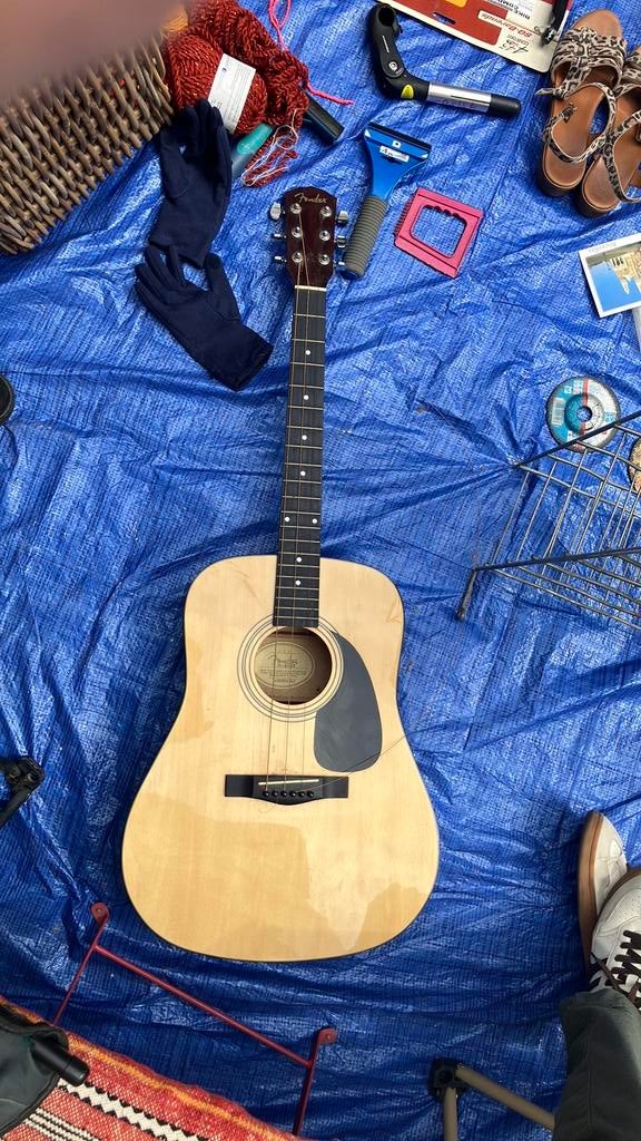 Guitare fender, Musique & Instruments, Instruments à corde | Guitares | Acoustiques, Enlèvement, Utilisé