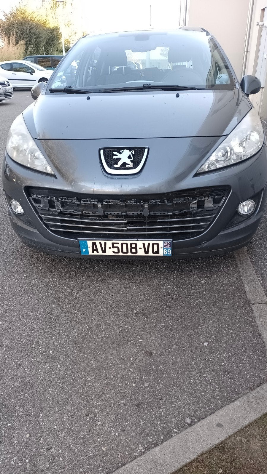 Peugeot 207 phase 2 automatique de couleur grise, Autos, Euro 2, Argent ou Gris, Achat, Carnet d'entretien