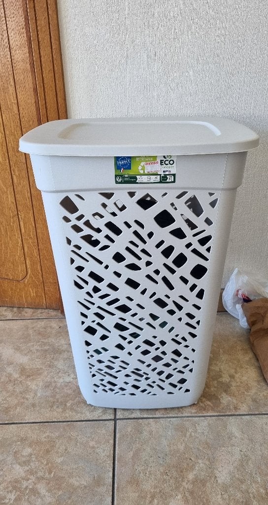 Propere, Harde Plastic Langwerpige Wasmand met Deksel, Ophalen of Verzenden, Gebruikt, Wasmand