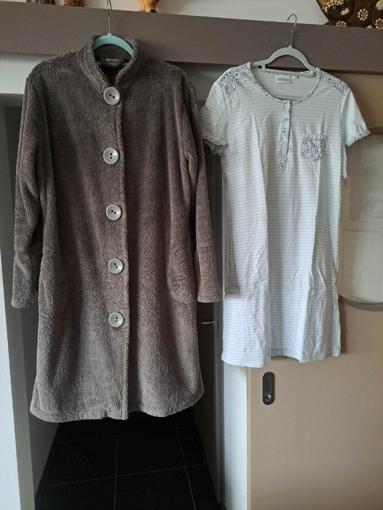 peignoir M, Ringella et chemise de nuit zgan, Gris, Enlèvement ou Envoi, Autres types, Comme neuf
