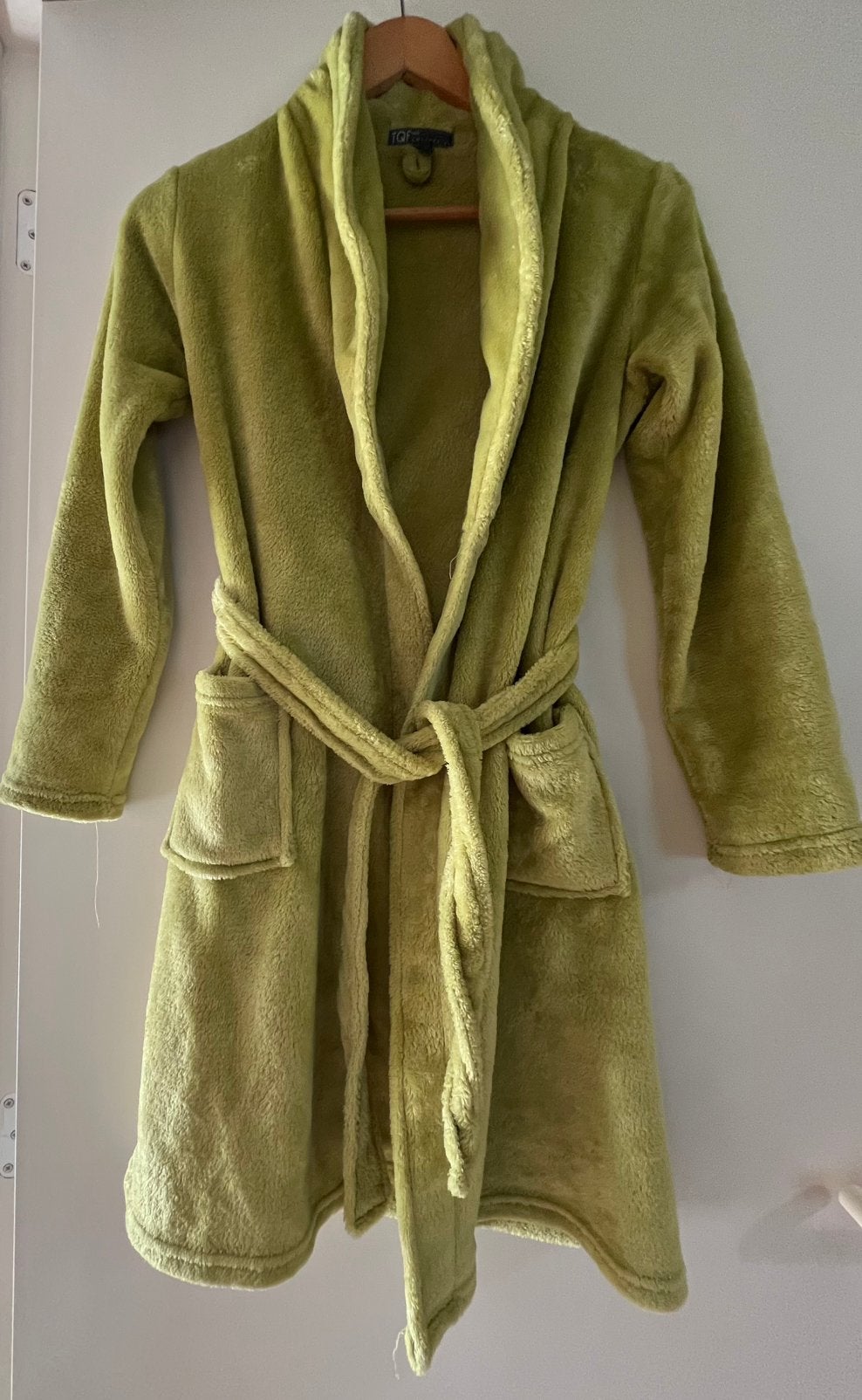 Peignoir en polaire verte (unisexe, taille 152/12 ans), Enfants & Bébés, Envoi, Comme neuf, Garçon ou Fille, Vêtements de nuit ou Sous-vêtements
