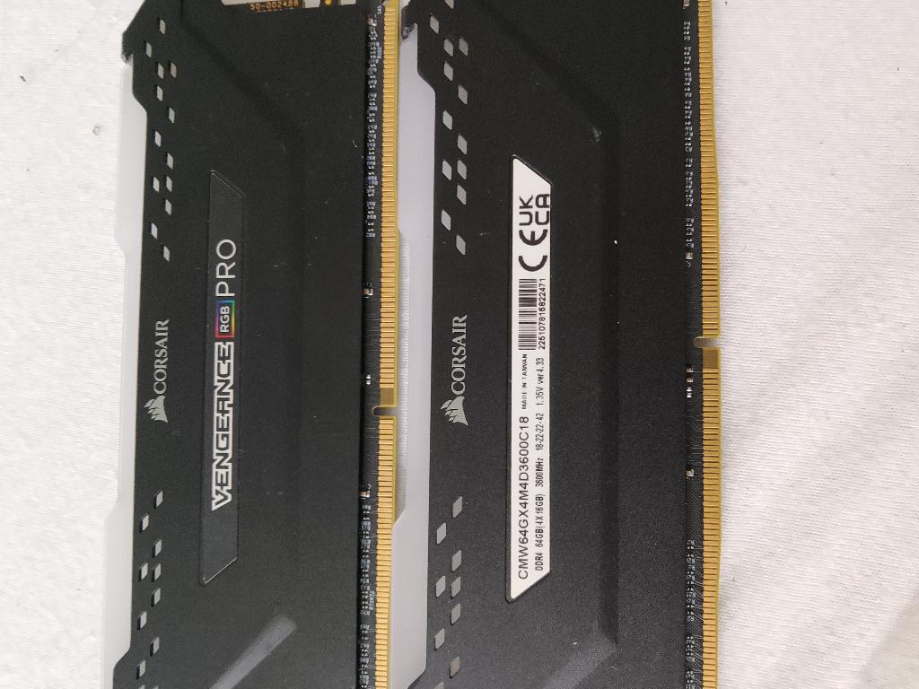 Corsair Vengeance rgb pro a vendre, Computers en Software, RAM geheugen, Ophalen, 32 GB, DDR4, Zo goed als nieuw