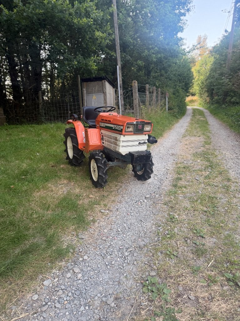 prachtige Kubota b1402 17pk 3cil 4x4 zijschakeling trekhaak!, Ophalen of Verzenden, Serretuinbouw