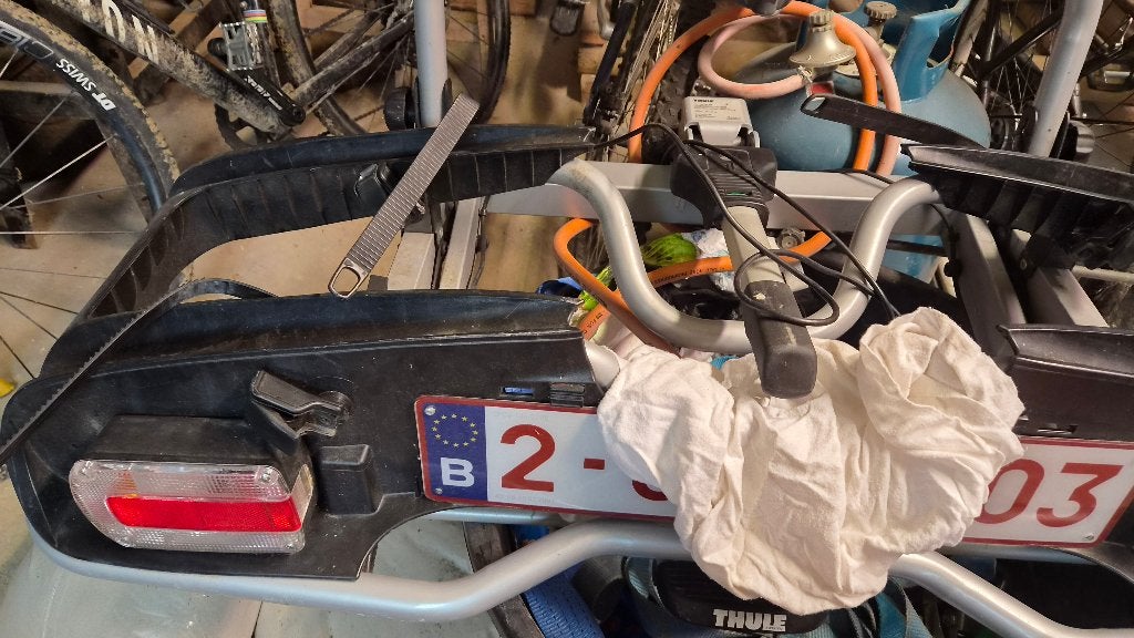 porte vélo éléctrique thule 916- 2 vélos 60kg basculant, Autos : Divers, Support d'attelage, 2 vélos, Enlèvement, Utilisé