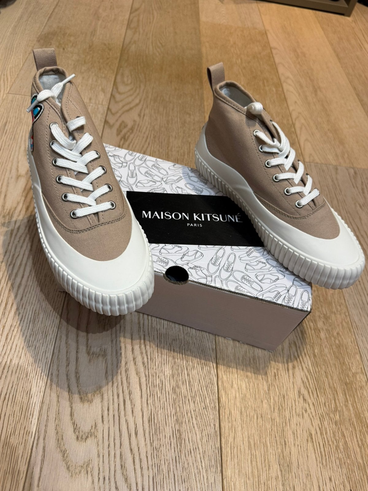 Nieuwe uitzonderlijke hoge sneakers van Maison Kutsune T37, Ophalen of Verzenden, Nieuw, Beige