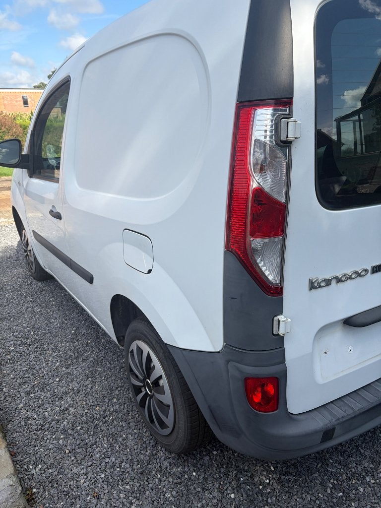 Renault Kangoo compact Gekeurd!, Auto's, Voorwielaandrijving, Euro 5, Stof, 4 cilinders