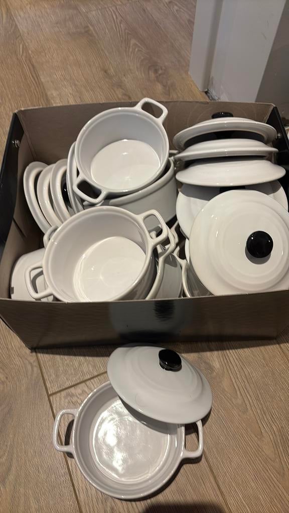 12 stenen potjes wit met deksel, Ophalen, Zo goed als nieuw