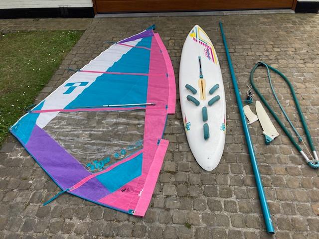windsurfplank TIGA fun, Sports nautiques & Bateaux, Planche à voile, Mât, 3.5 à 5 m², Autres marques, Comme neuf