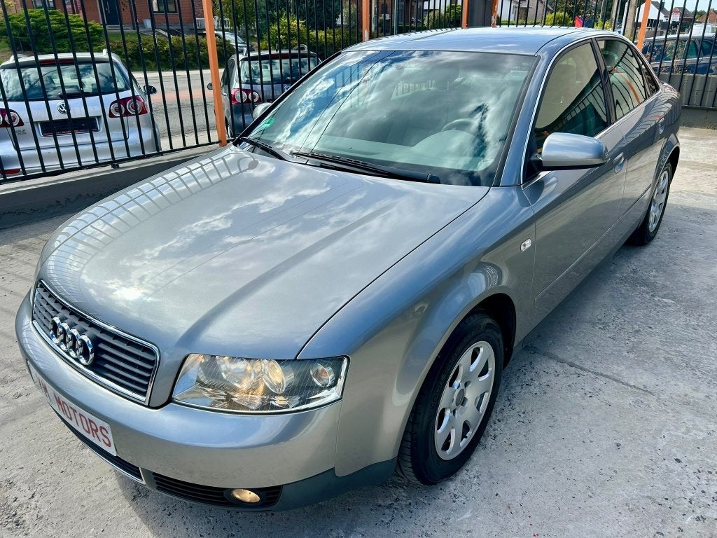 Audi a4 berlinne ** 88.000km ** essence **, Autos, Argent ou Gris, Achat, 5 portes, 1200 kg