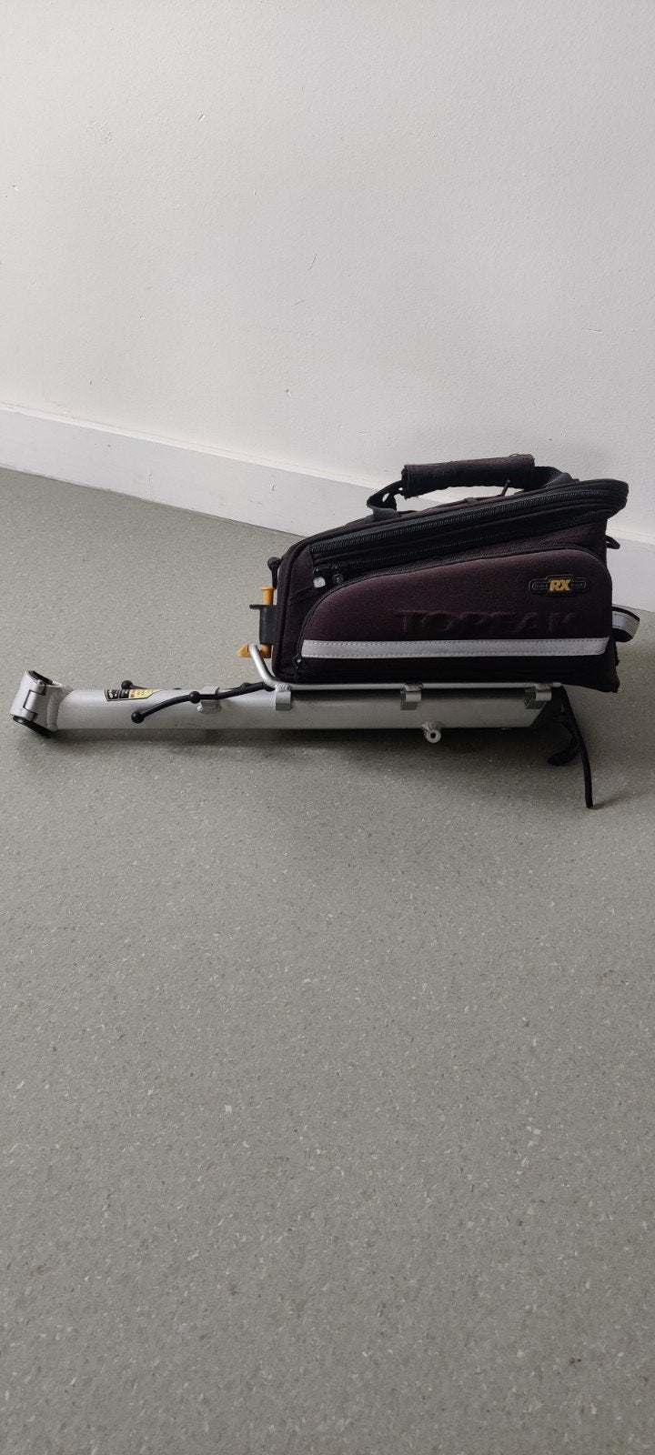 Bagagedrager zadelpen uitklapbaar, Vélos & Vélomoteurs, Accessoires vélo | Porte-bagages, Enlèvement, Comme neuf