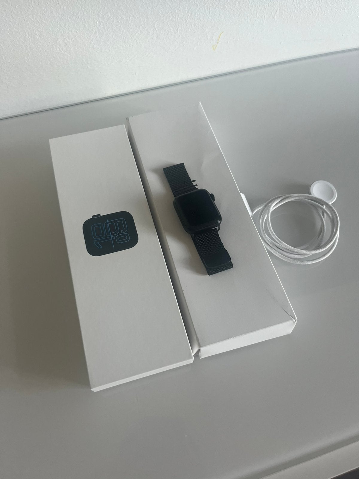 Nieuwste Appel Watch SE 3, Handtassen en Accessoires, Blauw, IOS, Ophalen of Verzenden, Zo goed als nieuw