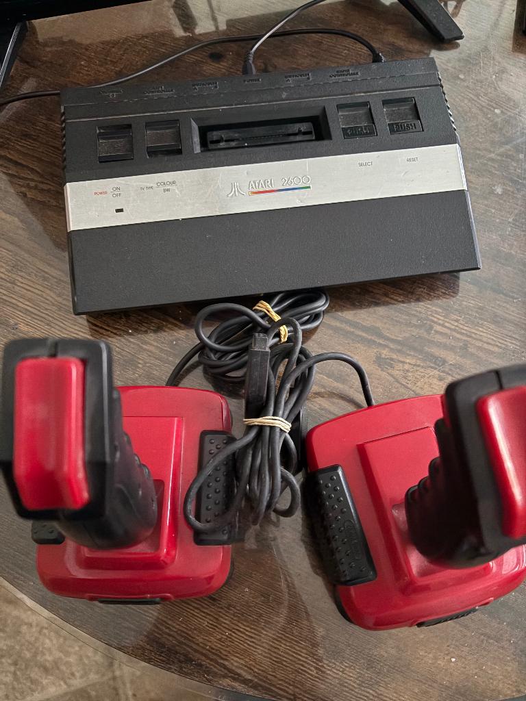 atari 2600, Consoles de jeu & Jeux vidéo, Consoles de jeu | Atari, Enlèvement ou Envoi, Comme neuf, Avec 2 manettes, Atari 2600