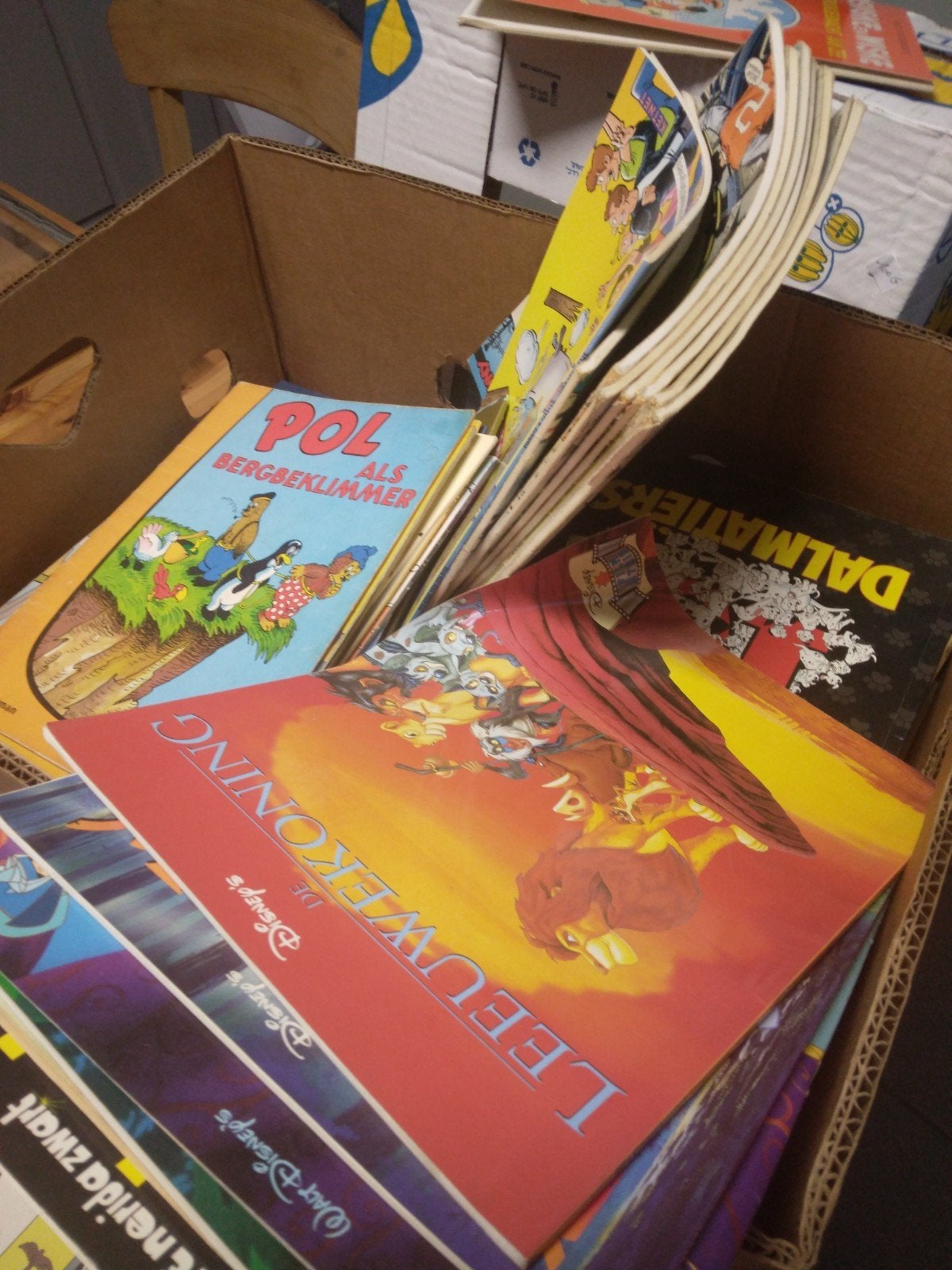Zolder vonst meer dan 500 stuks strips 4 banaan dozen, Livres, BD, Enlèvement
