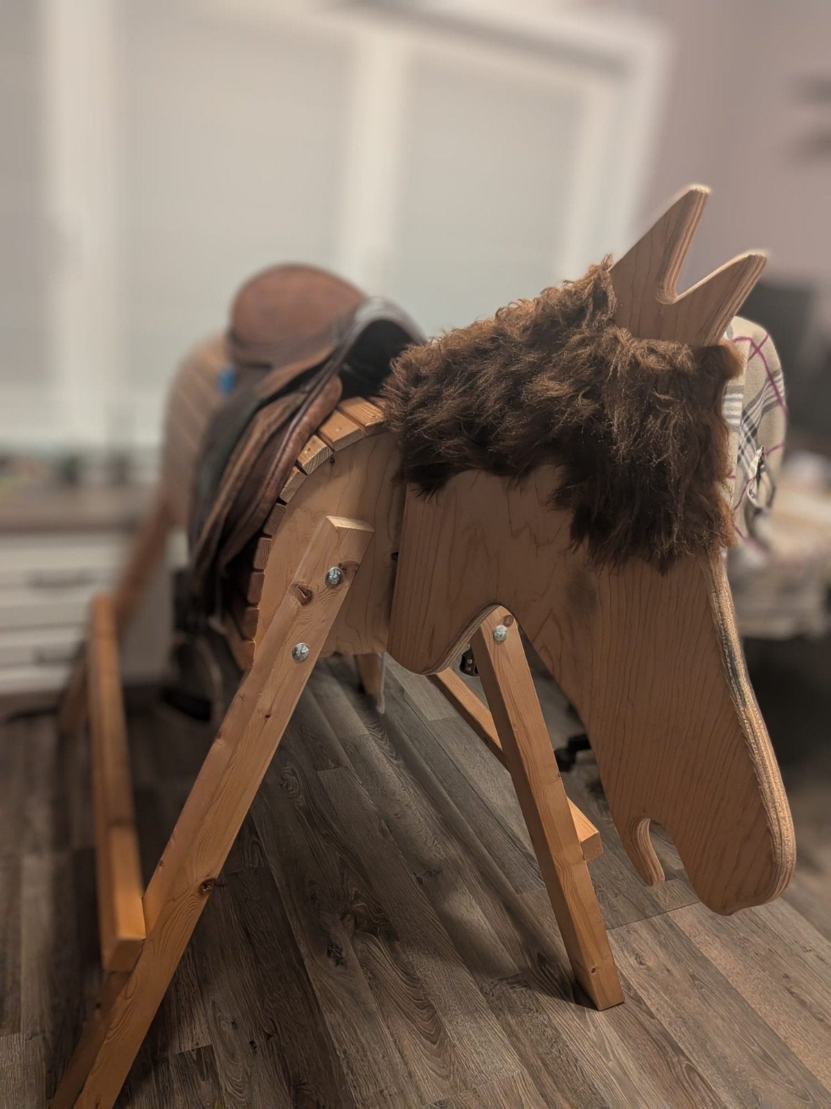 Houten speelpaard met zadel = uren speelplezier!, Ophalen, Gebruikt