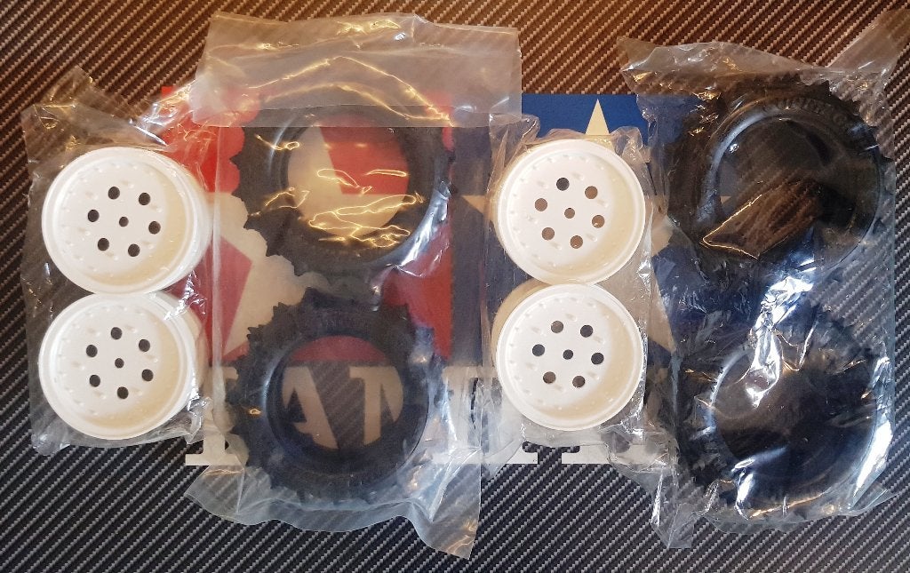 Tamiya banden/velgen set Voor-en Achter met Pin Spike banden, Elektro, Verzenden, Nieuw, Schaal 1:10