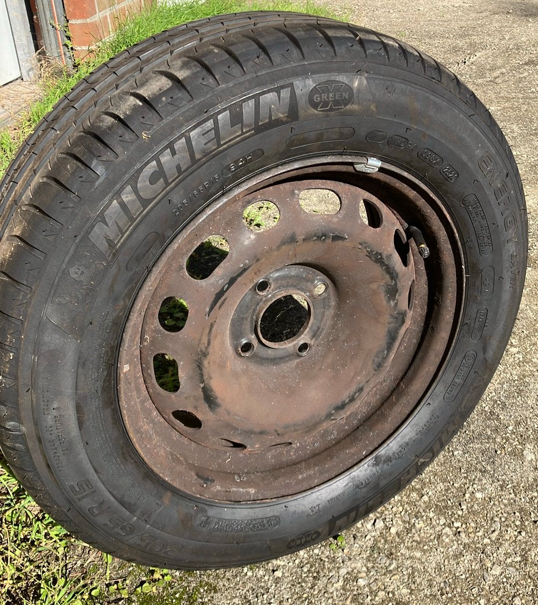 Nieuwe Michelin 205/65 R15 band op velg, Ophalen