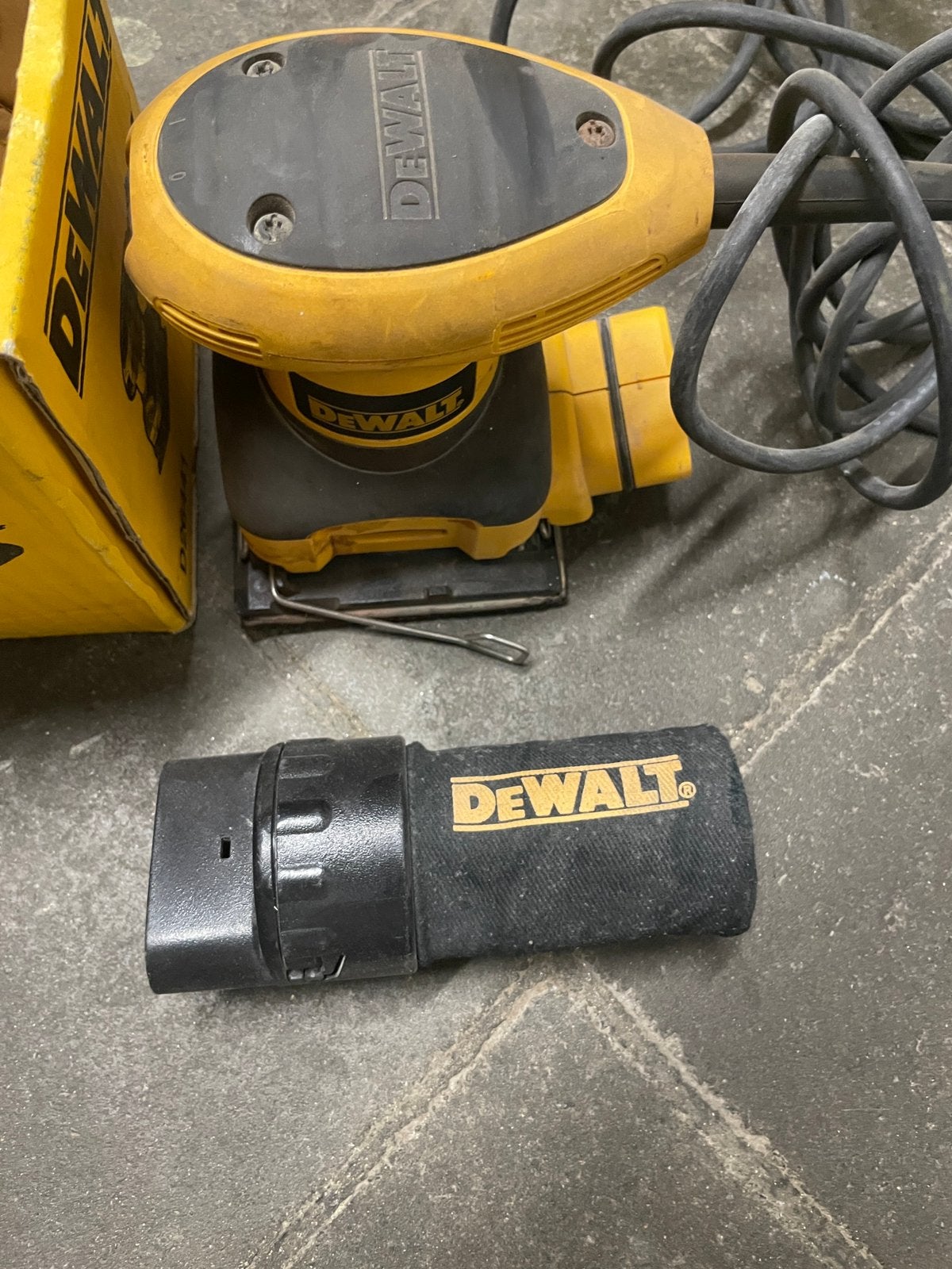 Dewalt schuurmachine in perfecte staat, Doe-het-zelf en Bouw, Gereedschap | Schuurmachines, Ophalen, Zo goed als nieuw