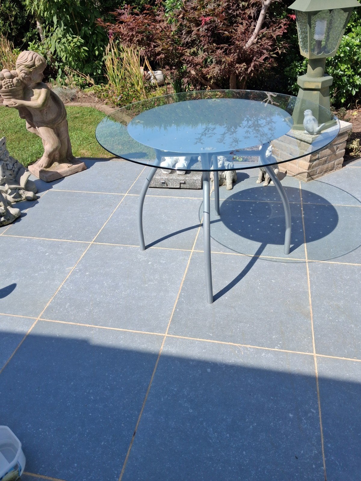 Ronde tafel met glazen blad., Ophalen, Kunststof, Gebruikt, Rond