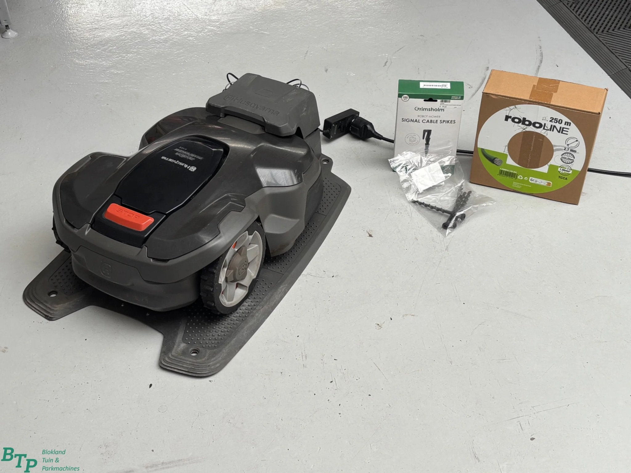 Husqvarna Gebruikte robotmaaier automower 415X complete set