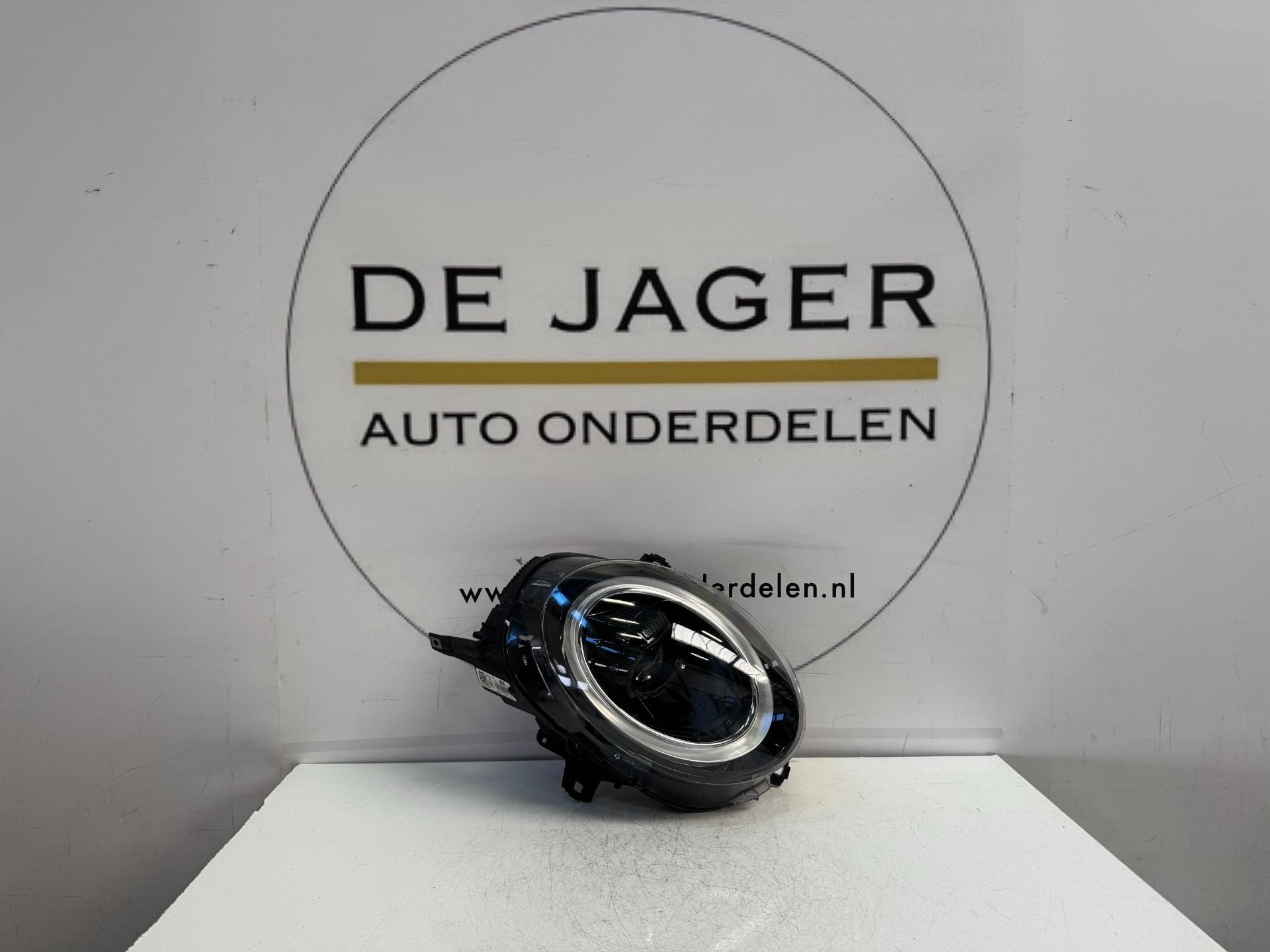 Phare droit noir restyl pour MINI F54 F55 F56 63115A0196205, Customer.service@mini.co.uk, BMW AG, Petuelring 130
80788  Munich, DE