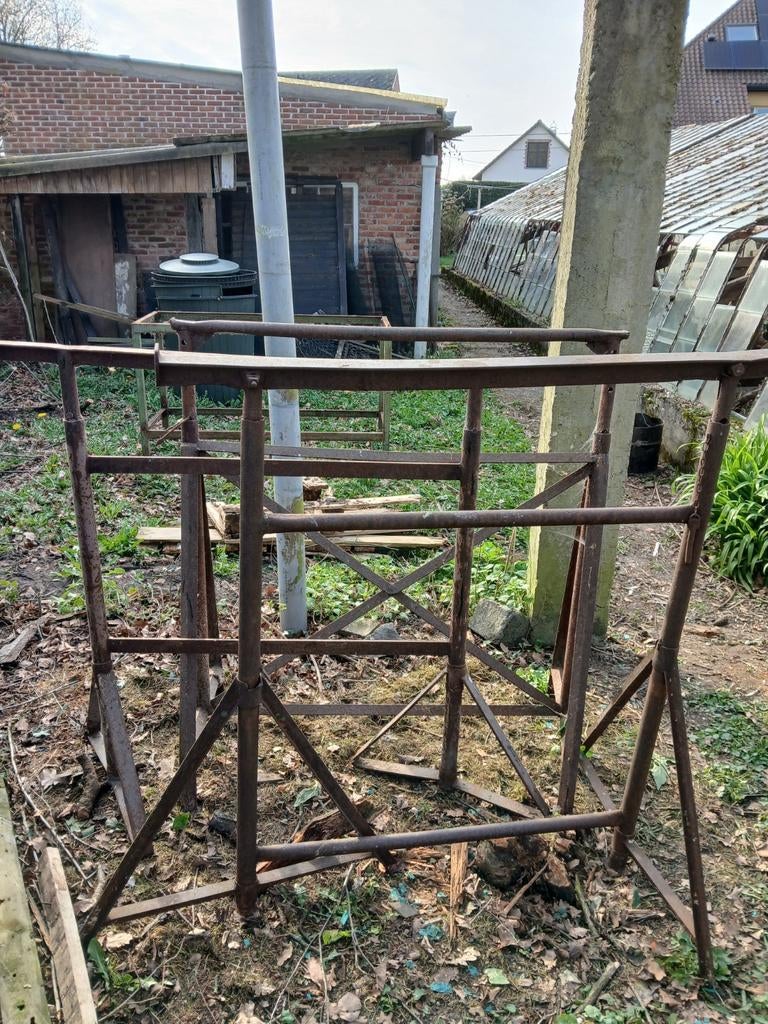Metalen uitschuifbare schragen., Ophalen