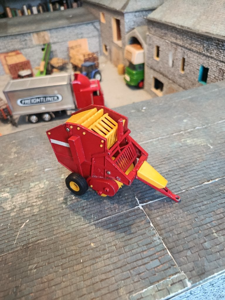 Vermeer Britains Press (gratis bij aankoop van €15), Hobby en Vrije tijd, Modelauto's | 1:32, Ophalen of Verzenden, Gebruikt, Tractor of Landbouw