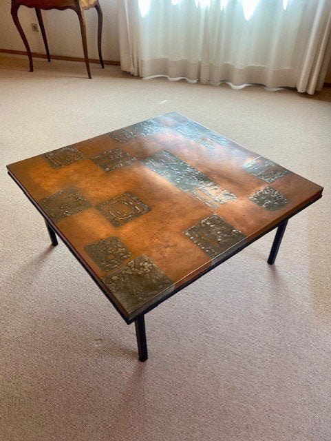 Zeldzame Salontafel in Koper met reliëf, jaar 50., Antiek en Kunst, Ophalen