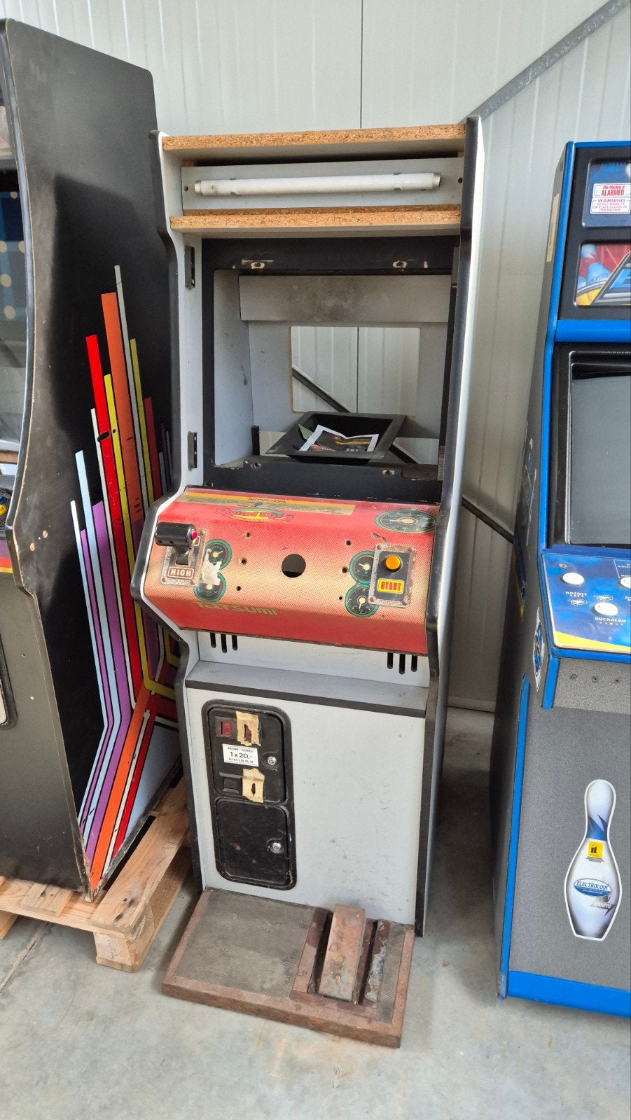 Lege race arcade, Collections, Enlèvement