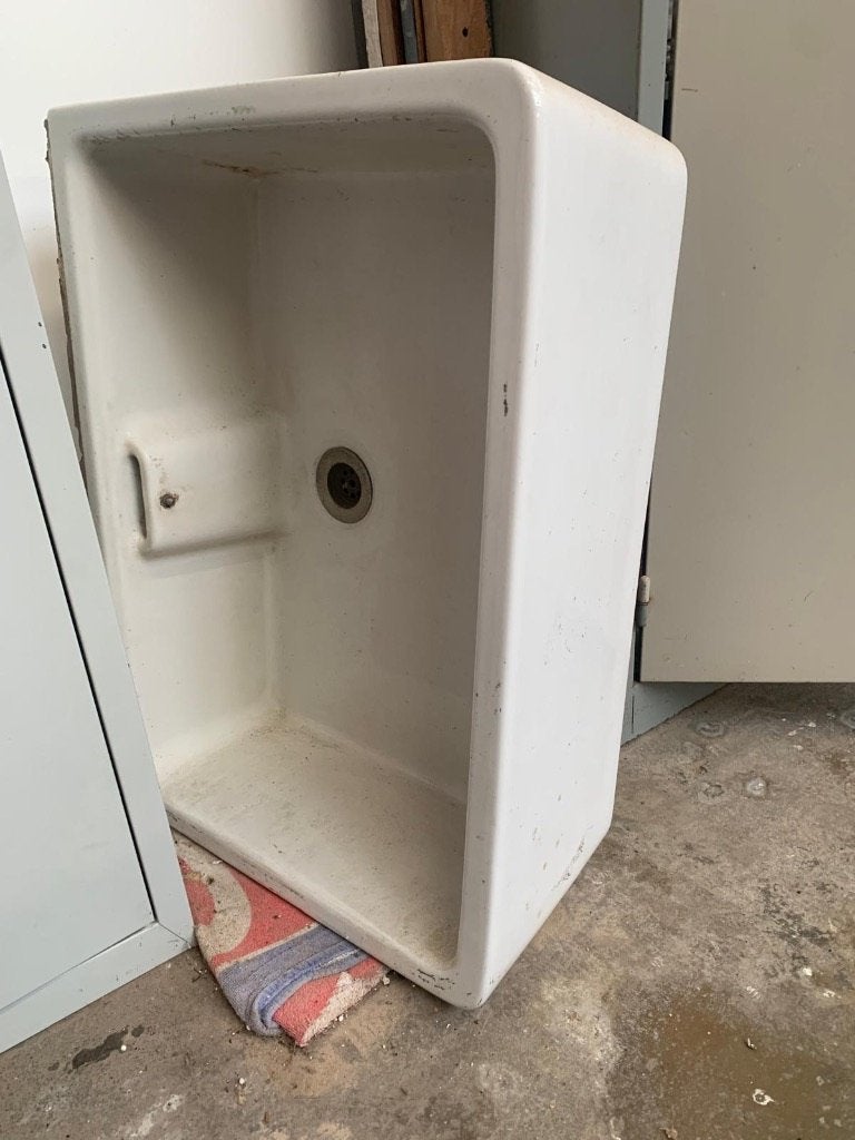 Lavabo en céramique blanc de style ancien, Enlèvement