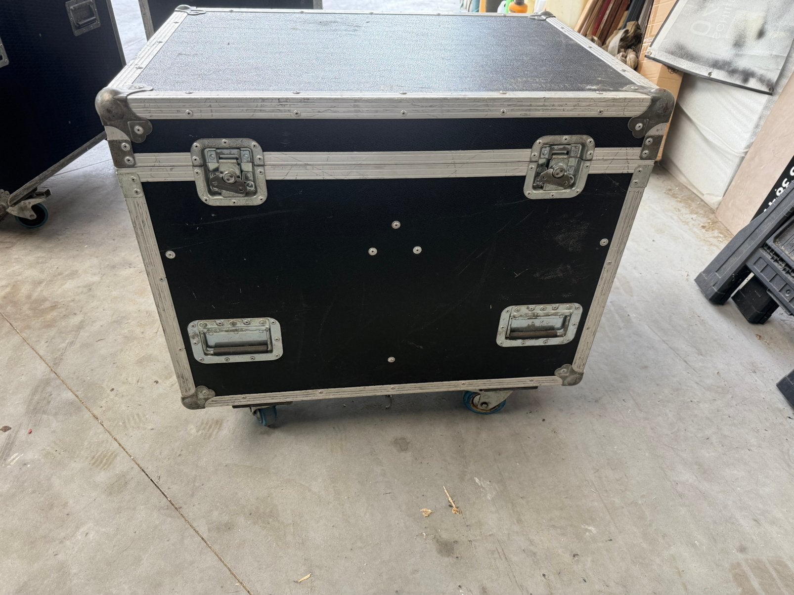 Flight-case pour lampes ou boîtiers de câbles, Enlèvement, Comme neuf, Flight case