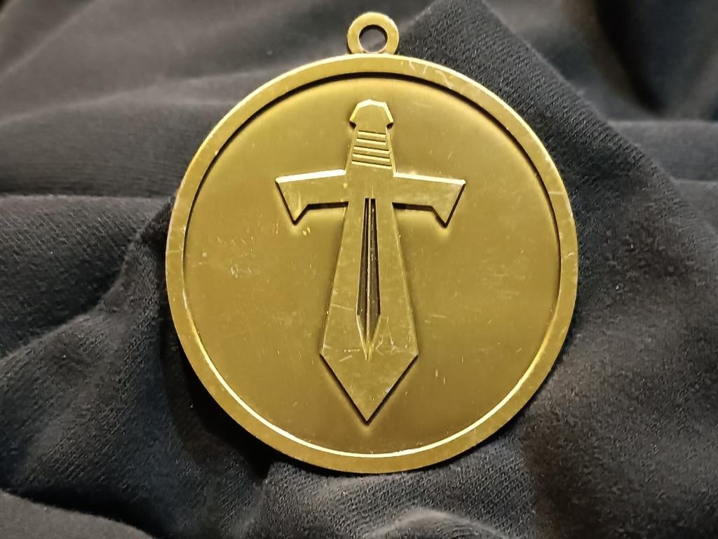 médaille/pendentif avec une image d'épée, Collections, Enlèvement ou Envoi, Autres, Ruban, Médaille ou Ailes