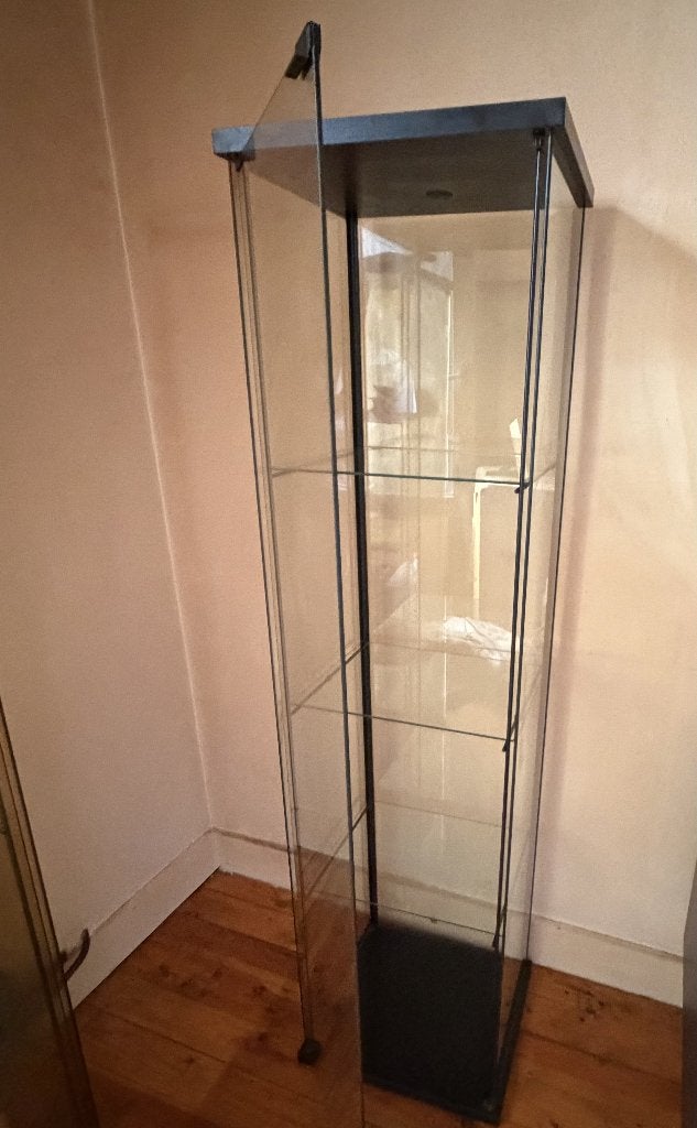 IKEA Detolf vitrinekast (2 beschikbaar), Ophalen, Minder dan 50 cm, Gebruikt, Glas