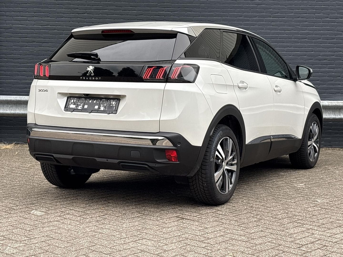 Peugeot 3008 1.2 PureTech Active | € 11.200,- NETTO! | Navi, Auto's, Peugeot, Parkeersensor, Wit, Handgeschakeld, SUV of Terreinwagen