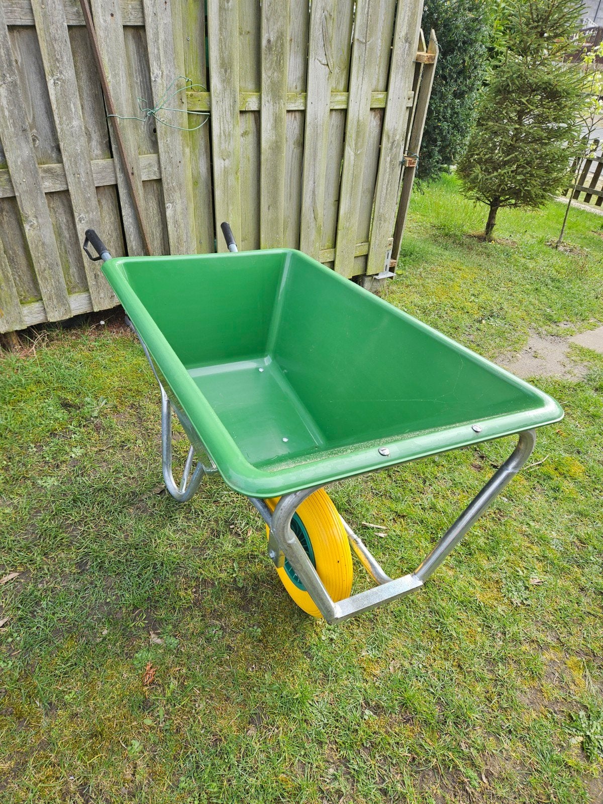 Format brouette avec bac en plastique vert avec 1 pneu anti-, Jardin & Terrasse, Brouettes, Enlèvement