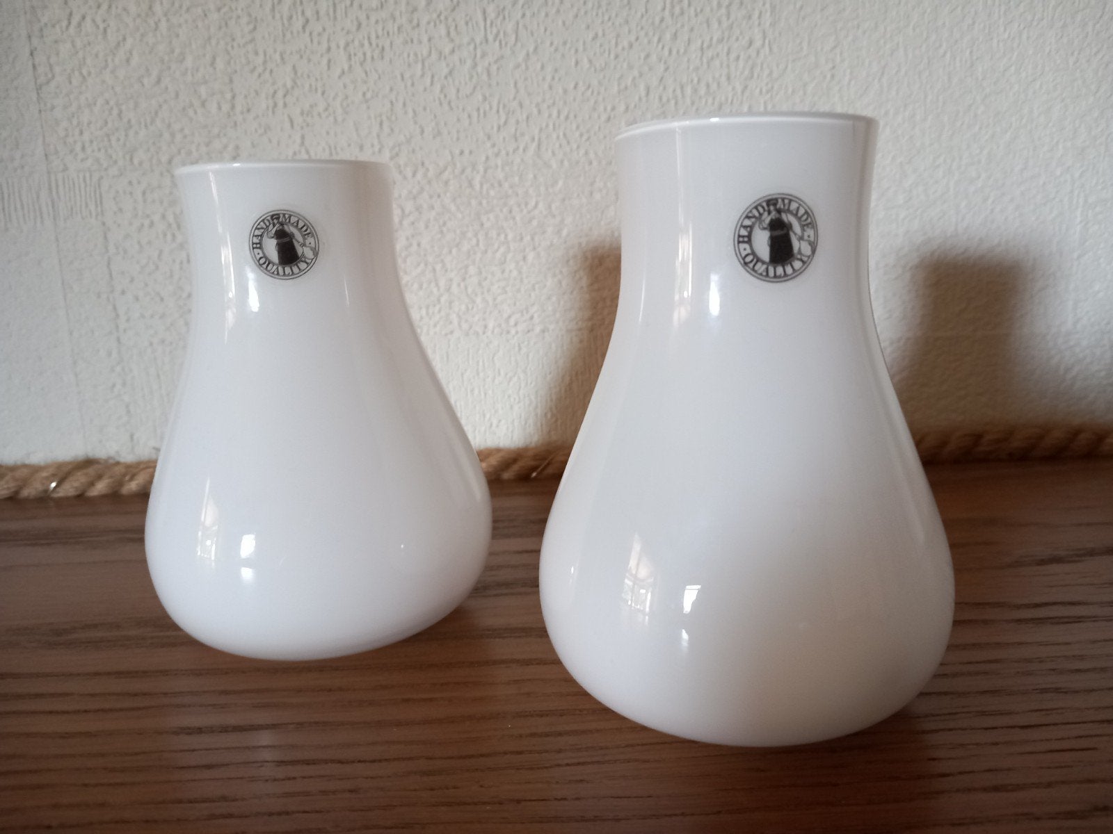 2 mondgeblazen vaasjes wit, 12 cm, Fait main, Enlèvement ou Envoi, Comme neuf