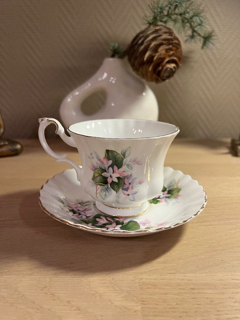 Tasse et soucoupe vintage Royal Albert Mayflower Bone China, Enlèvement ou Envoi