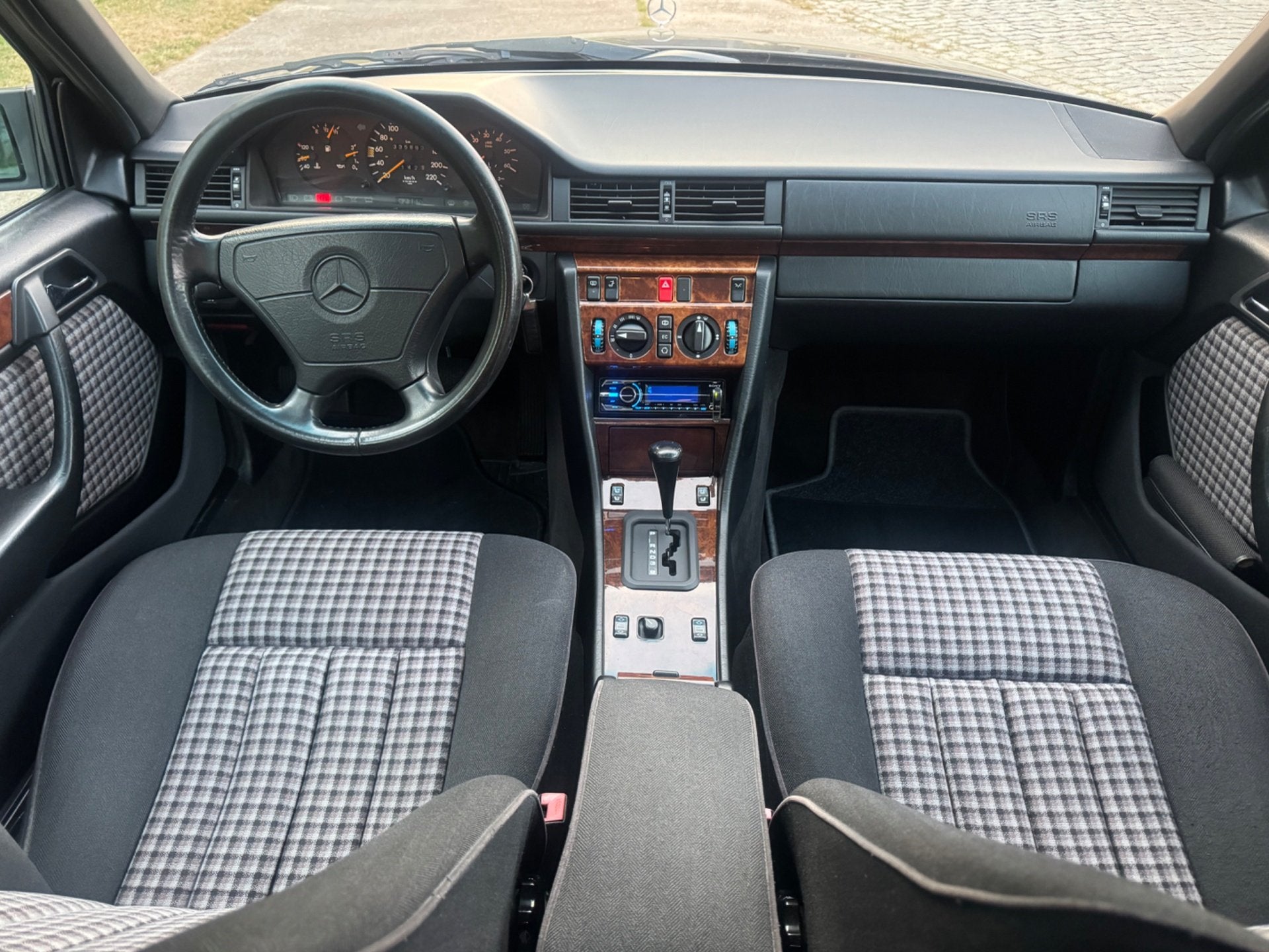 Mercedes E300 d | Automaat | Airco | Oldtimer, foto 12