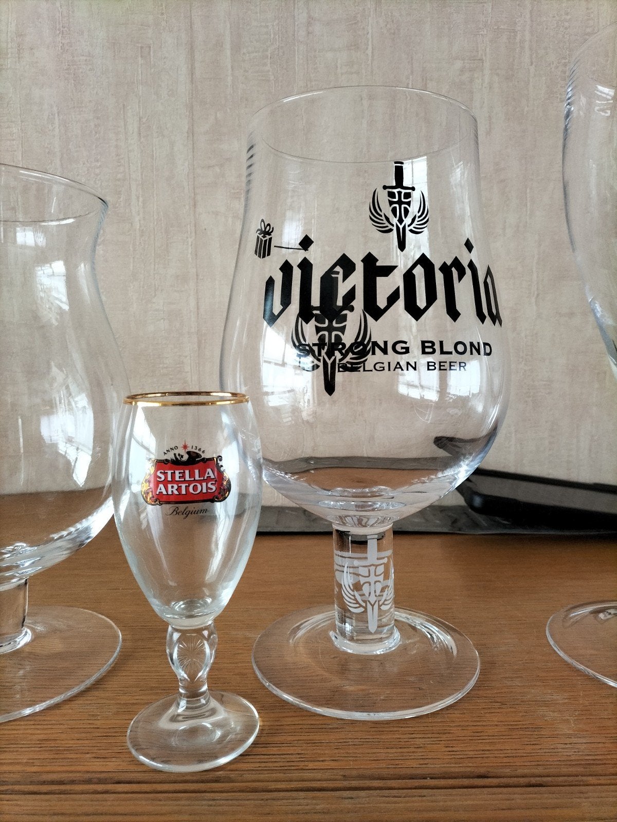 Grote glas Victoria en Brugse zot, Ophalen
