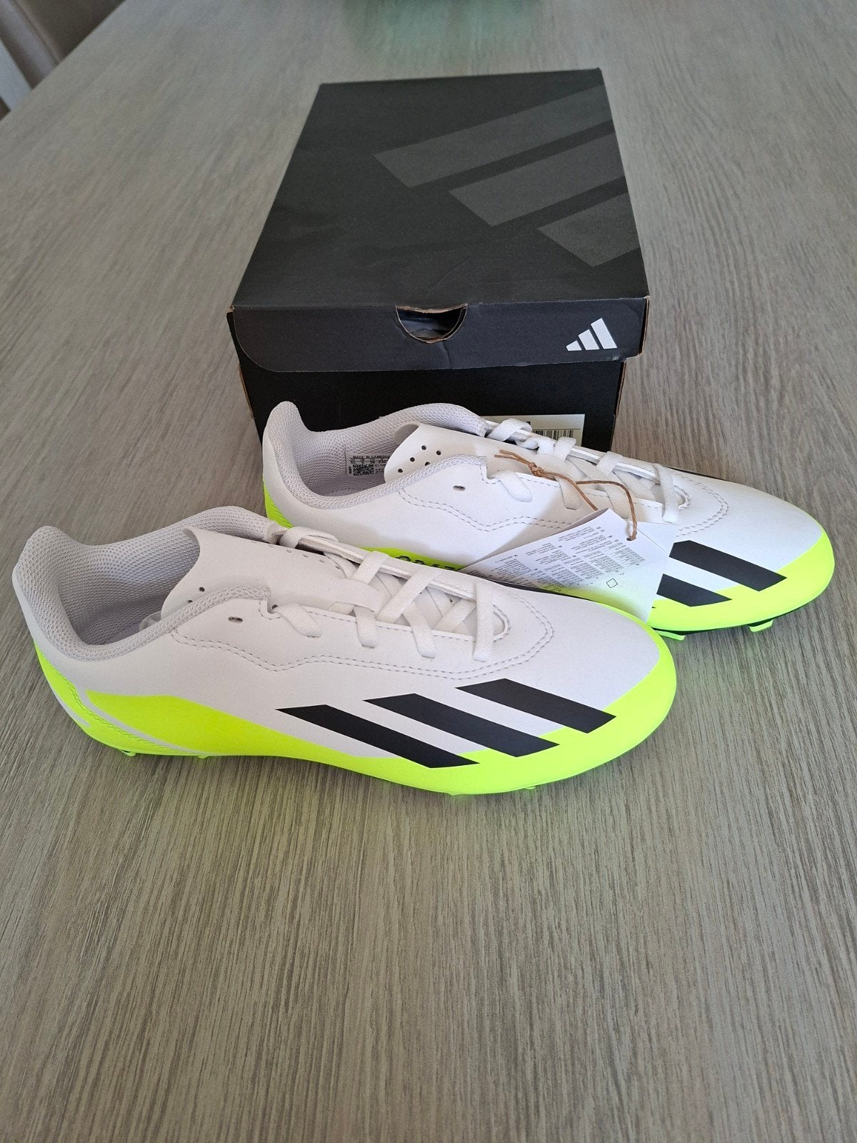 Wit met fel gele voetbalschoenen 38 Adidas ( nieuwstaat), Kinderen en Baby's, Adidas, Jongen of Meisje, Overige typen, Nieuw
