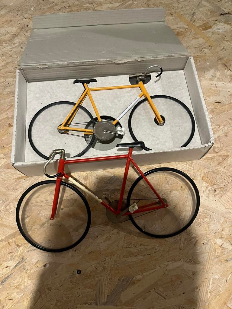 2 koersfietsen nieuwsblad sportwereld nieuw, Ophalen, Zo goed als nieuw