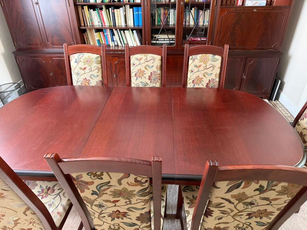 Ikea tafel met 8 bijpassende stoelen, Ophalen