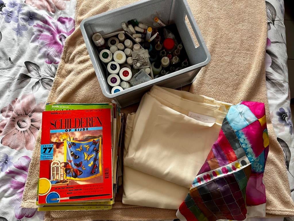Kit complet de peinture sur soie., Enlèvement, Utilisé