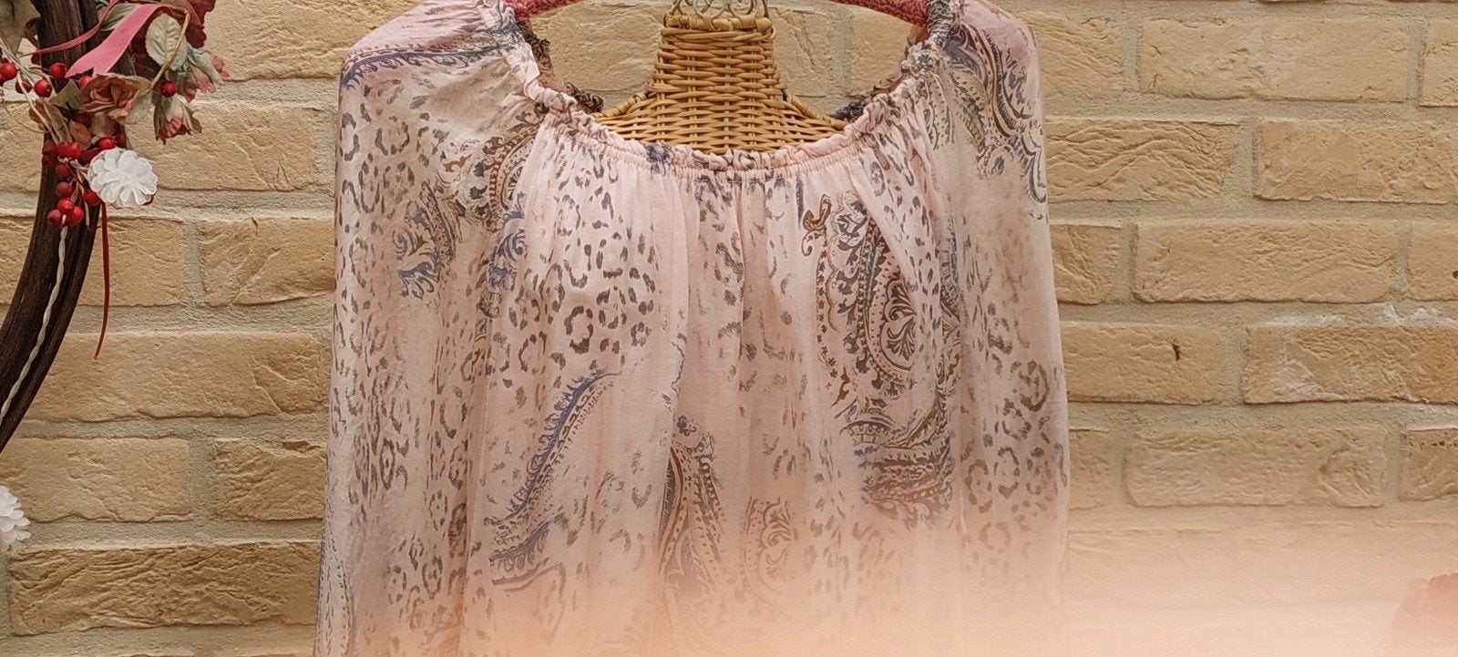 bloesje 52cm van oksel tot oksel Disney, Kleding | Dames, Blouses en Tunieken, Maat 42/44 (L), Ophalen of Verzenden, Zo goed als nieuw