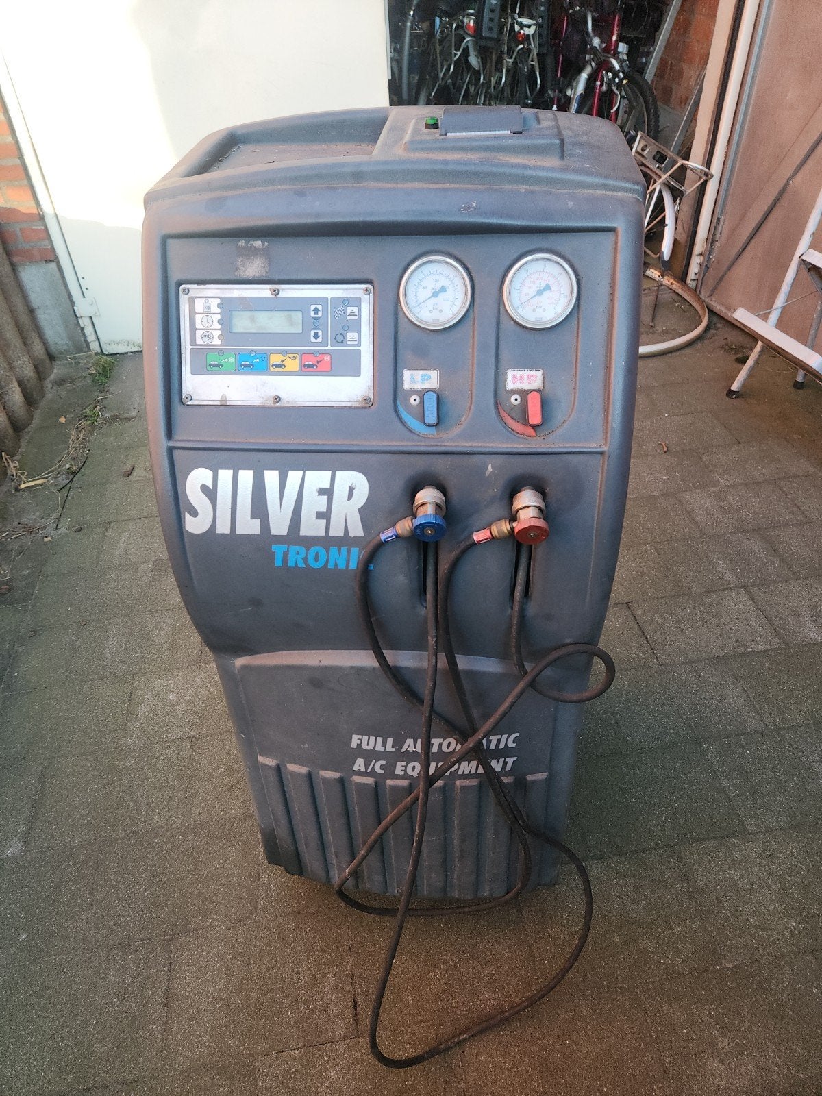 station de remplissage de fréon pour climatisation, Enlèvement