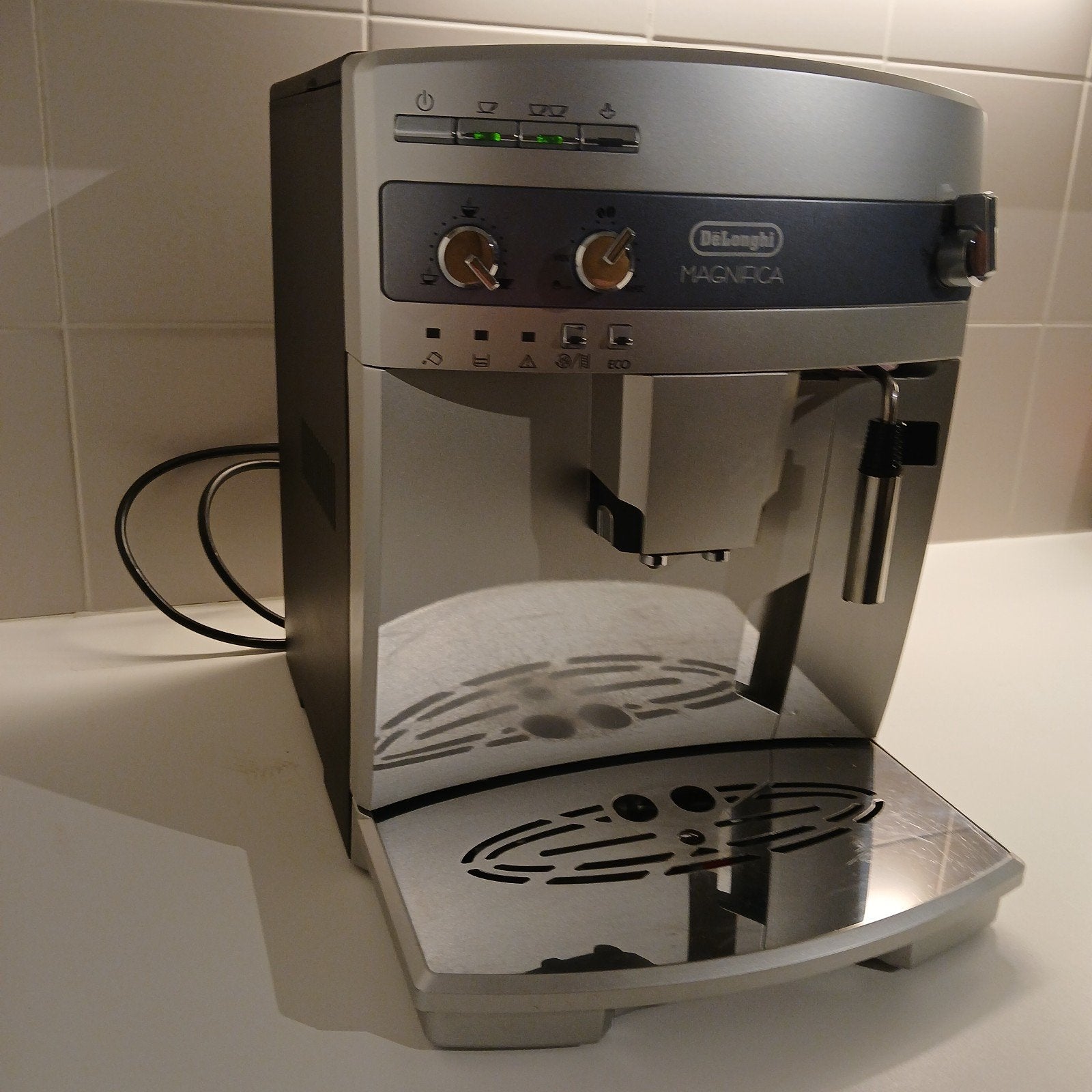 Delonghi Magnifica Espresso, Machine à espresso, Réservoir d'eau amovible, Enlèvement ou Envoi, 2 à 4 tasses