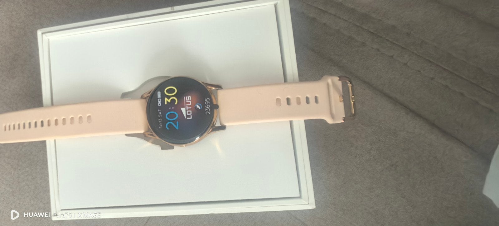 Montre connecté lotus, Bijoux, Sacs & Beauté, Enlèvement ou Envoi, État, Comme neuf
