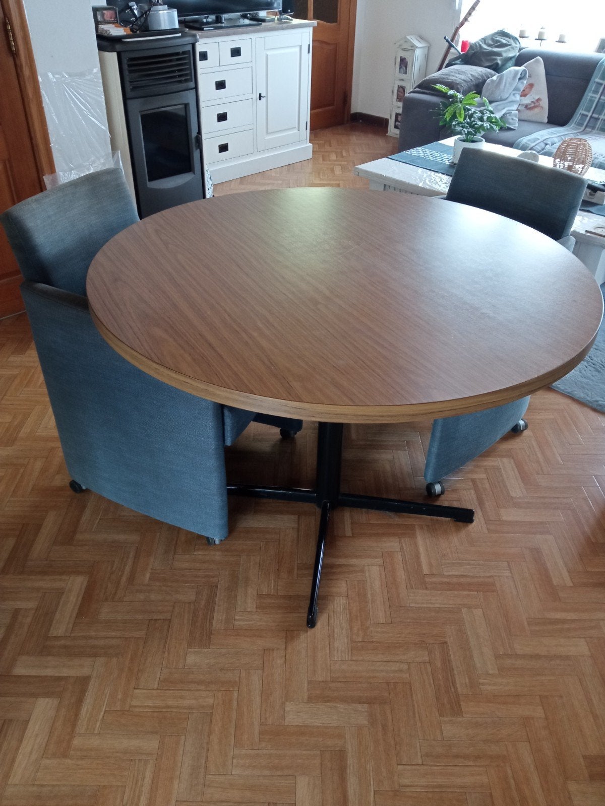 ronde tafel en eventueel 6 stoelen op wieltjes, Ophalen, Gebruikt, Rond, Vijf personen of meer