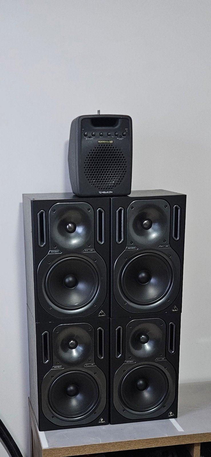 Studio monitors, Ophalen