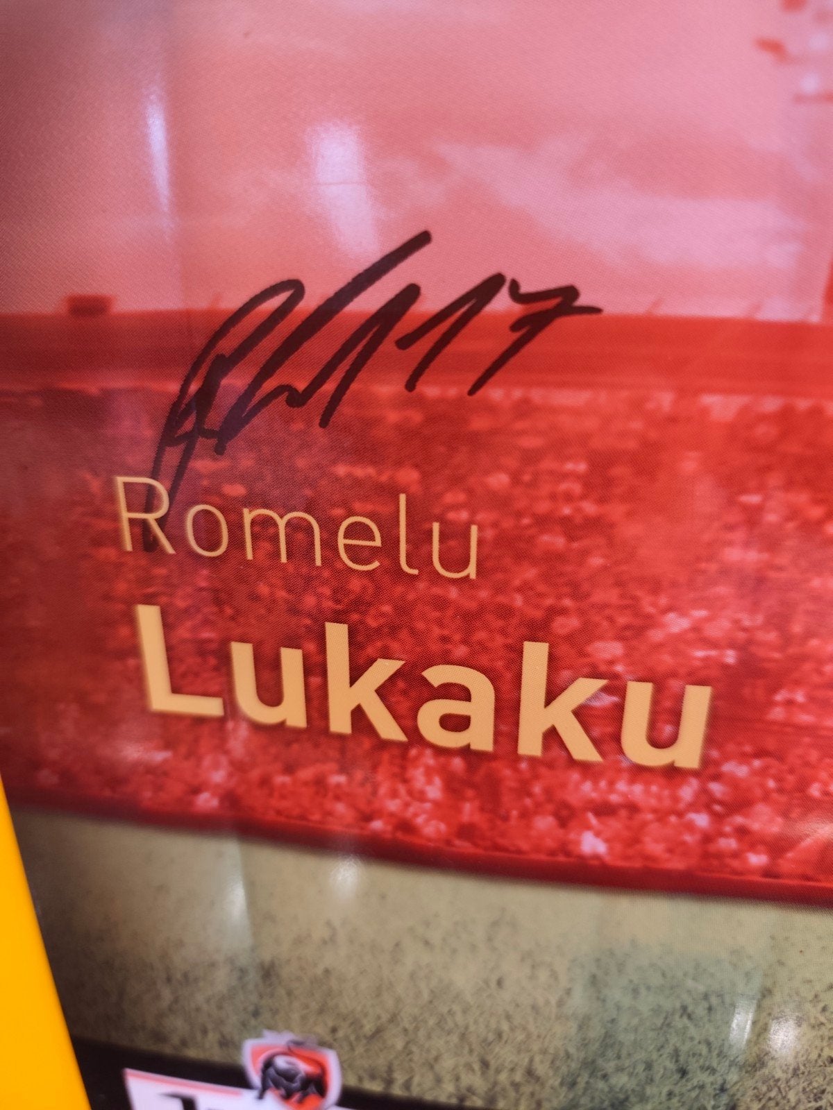 Gele bak met fotos en handtekening van Lukaku!, Verzamelen, Overige Verzamelen, Ophalen