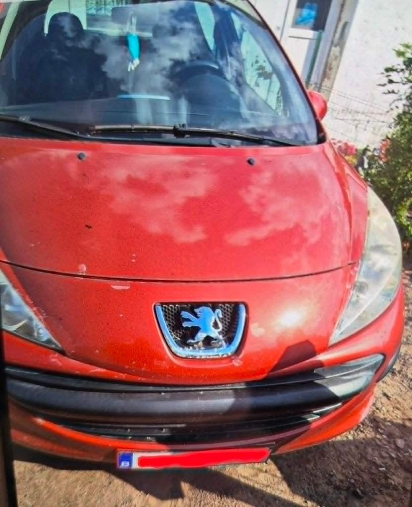 peugeot 207, 1.4 essence de 2008 , lisez bien l'annonce svp, Autos, Peugeot, Rouge, Achat, Rétroviseurs électriques, Boîte manuelle